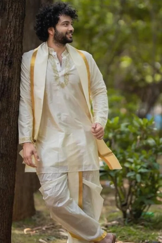  Simple Off White Kurta Set 